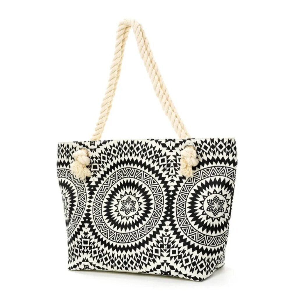 Large capacity bag for women, excellent for the beach and other trips.